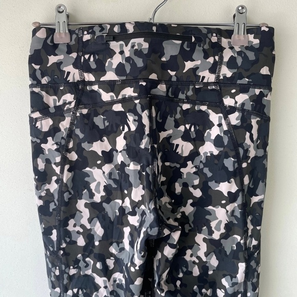 Sweaty Betty Zero Gravity Workout Legging in Green Elephant Camo Print - Picture 9 of 12